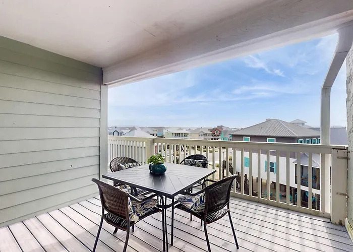 Waterfront With Shared Outdoor Pool Furnished Balcony & Access Holiday home *
