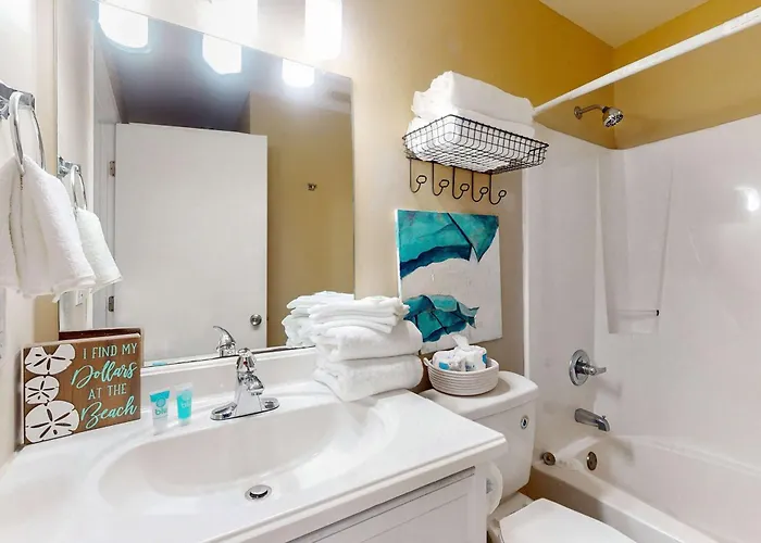 Waterfront With Shared Outdoor Pool Furnished Balcony & Access Holiday home Gulf Shores