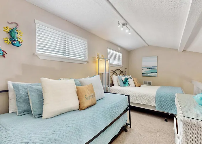 Holiday home Waterfront With Shared Outdoor Pool Furnished Balcony & Access *